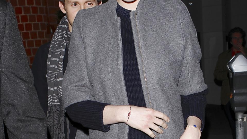 Herečka Anne Hathaway bude matkou. Nechtě to prozradil její bratr!